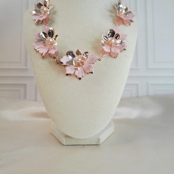 Jewelry - INC Rose Gold Tone Pink Flower Pearl Statement Necklace